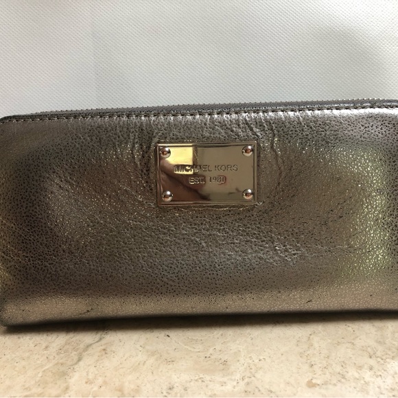 Michael Kors Silver Wallet - Picture 3 of 10